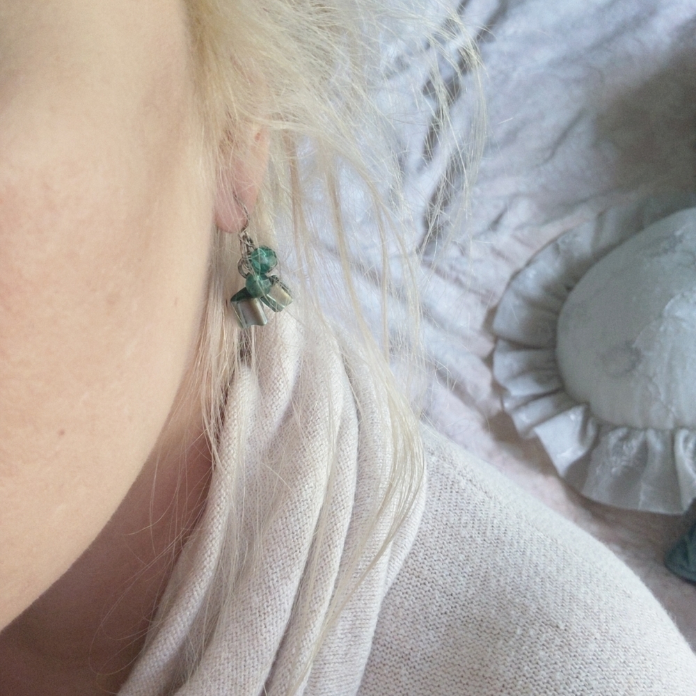 Small dangle earrings - Picture 2 of 2